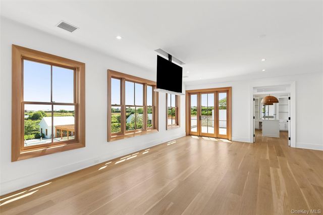 522 Wickapogue Road, Southampton, NY 11968