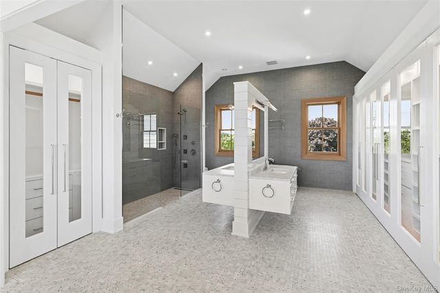 522 Wickapogue Road, Southampton, NY 11968