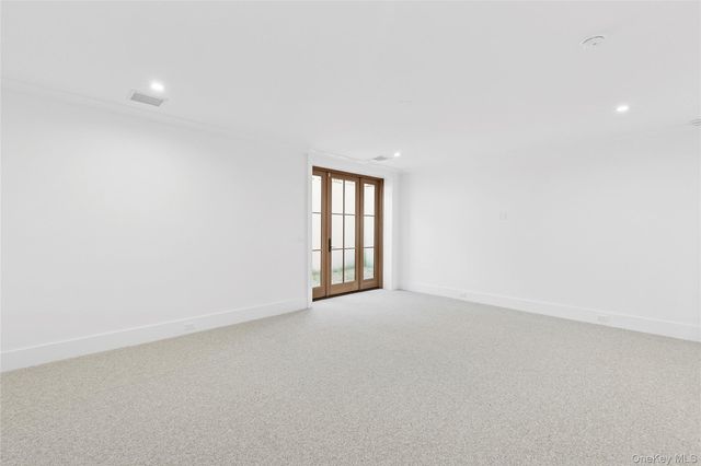 522 Wickapogue Road, Southampton, NY 11968