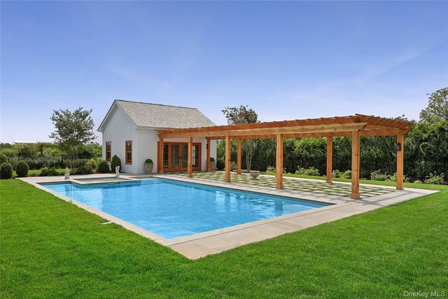 522 Wickapogue Road, Southampton, NY 11968