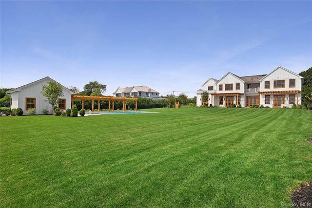 522 Wickapogue Road, Southampton, NY 11968