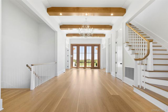 522 Wickapogue Road, Southampton, NY 11968