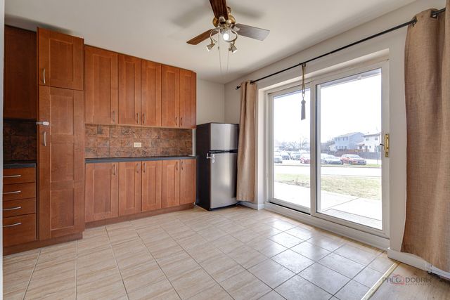 1880 Bonnie Lane 116, Hoffman Estates, IL 60169