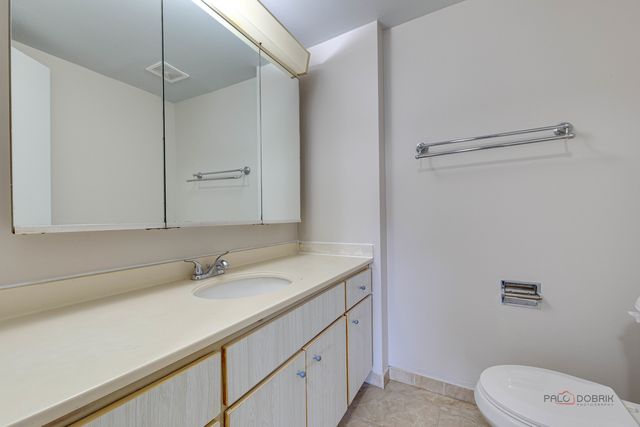 1880 Bonnie Lane 116, Hoffman Estates, IL 60169