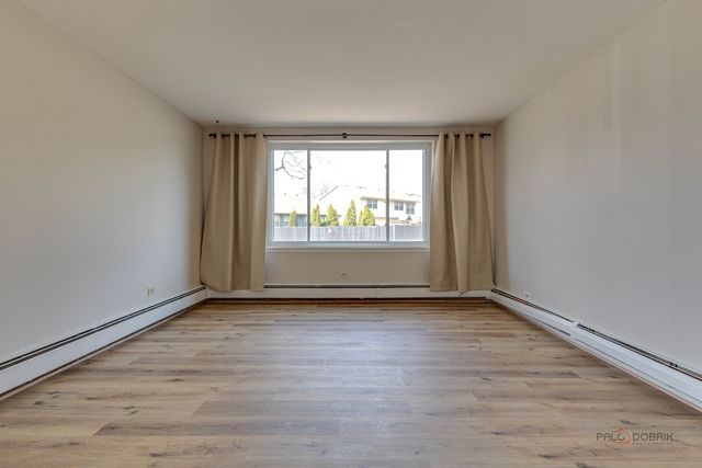 1880 Bonnie Lane 116, Hoffman Estates, IL 60169