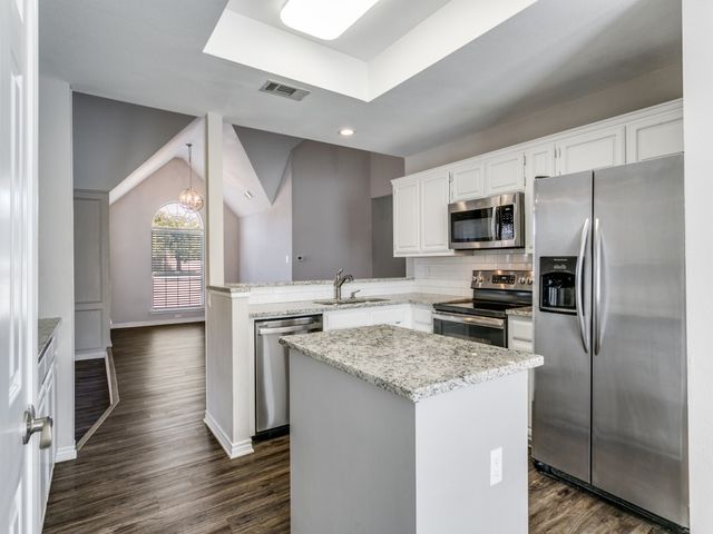 10 Sundance Court, Trophy Club, TX 76262