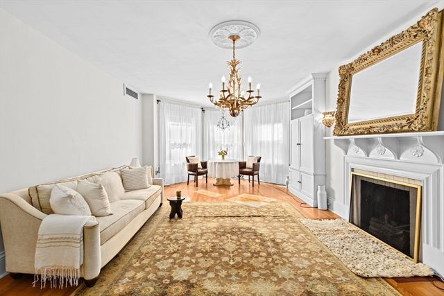 302 Commonwealth Ave. E, Boston, MA 02115