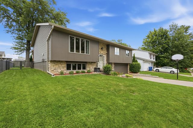 836 W 57th Street, Davenport, IA 52806