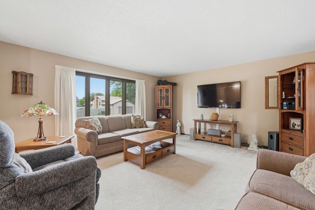 836 W 57th Street, Davenport, IA 52806