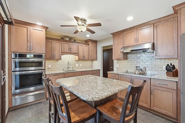 836 W 57th Street, Davenport, IA 52806