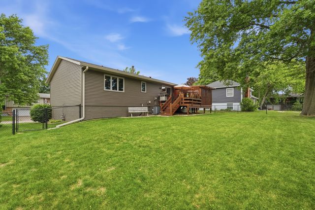 836 W 57th Street, Davenport, IA 52806