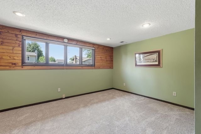 836 W 57th Street, Davenport, IA 52806