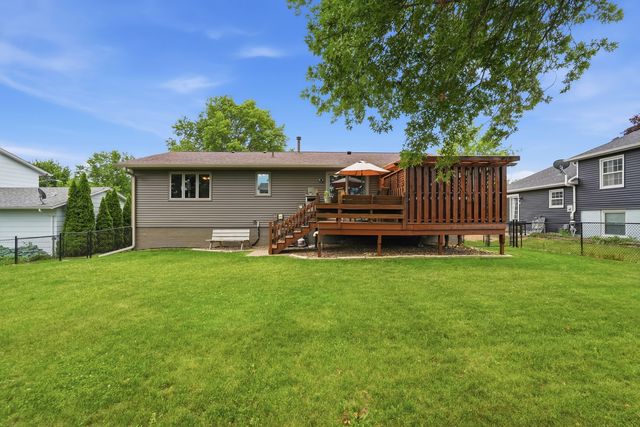 836 W 57th Street, Davenport, IA 52806