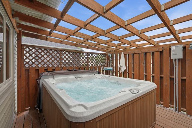 836 W 57th Street, Davenport, IA 52806