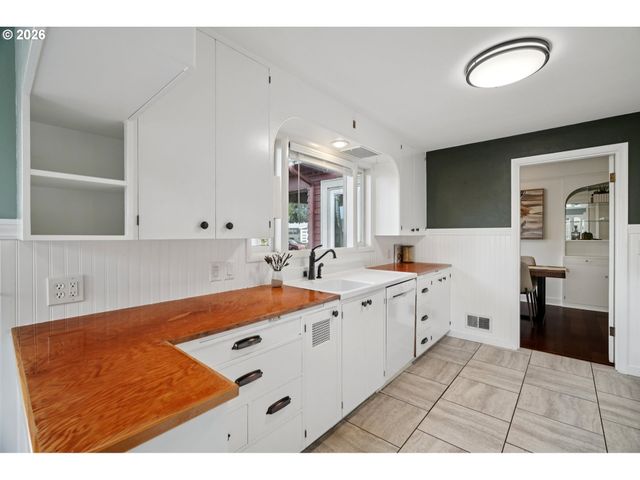 4050 Se JACKSON St, Milwaukie, OR 97222