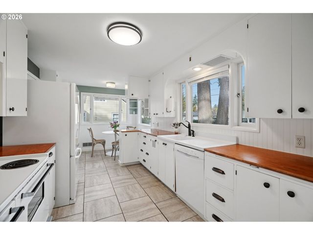 4050 Se JACKSON St, Milwaukie, OR 97222