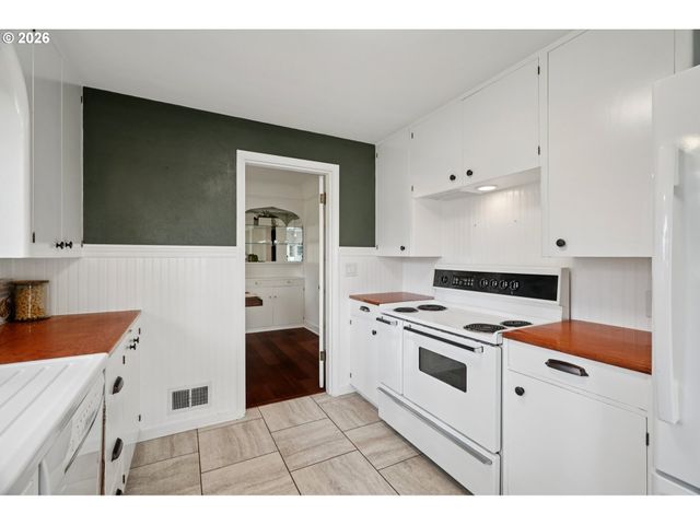 4050 Se JACKSON St, Milwaukie, OR 97222