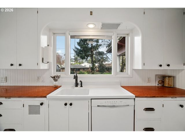 4050 Se JACKSON St, Milwaukie, OR 97222