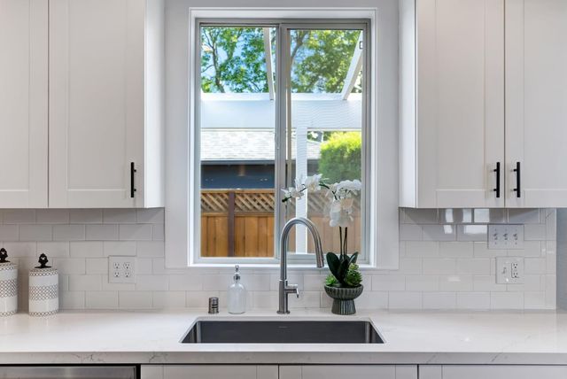 996 Hall Street, San Carlos, CA 94070