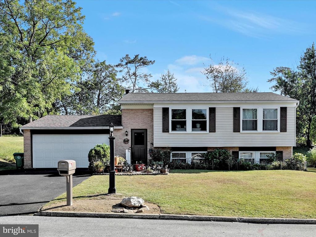 5581 EDSEL ST, Harrisburg, PA 17109