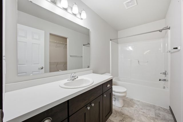 6073 Autumn Drive S, Fargo, ND 58104