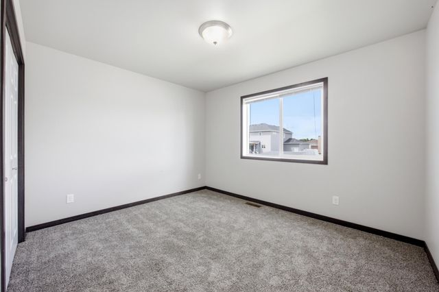 6073 Autumn Drive S, Fargo, ND 58104