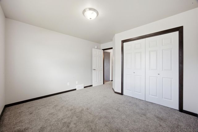 6073 Autumn Drive S, Fargo, ND 58104