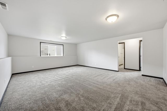 6073 Autumn Drive S, Fargo, ND 58104