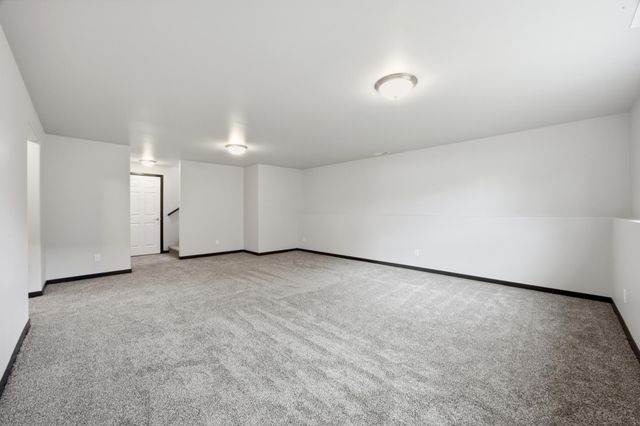 6073 Autumn Drive S, Fargo, ND 58104