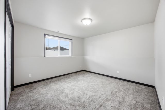 6073 Autumn Drive S, Fargo, ND 58104