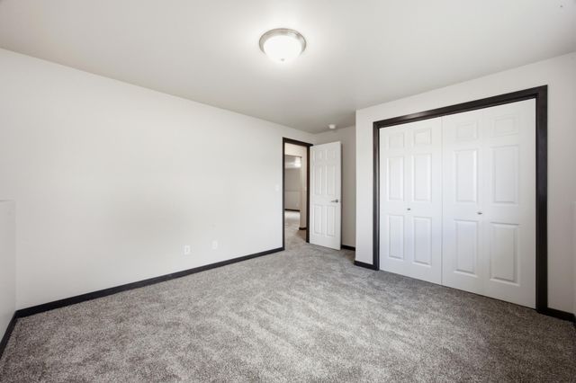 6073 Autumn Drive S, Fargo, ND 58104