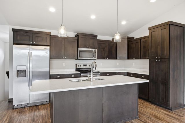 6073 Autumn Drive S, Fargo, ND 58104