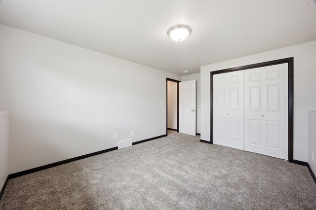 6073 Autumn Drive S, Fargo, ND 58104