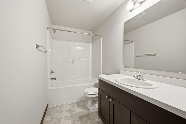 6073 Autumn Drive S, Fargo, ND 58104