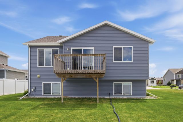 6073 Autumn Drive S, Fargo, ND 58104