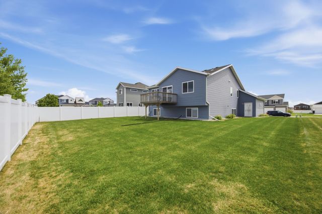 6073 Autumn Drive S, Fargo, ND 58104