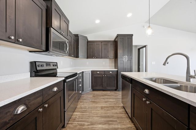 6073 Autumn Drive S, Fargo, ND 58104
