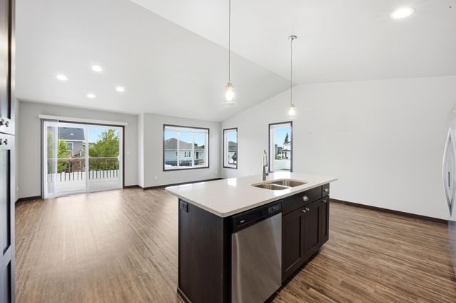 6073 Autumn Drive S, Fargo, ND 58104