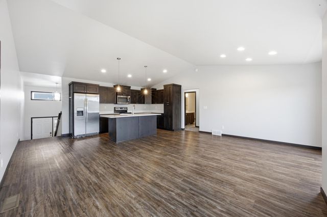 6073 Autumn Drive S, Fargo, ND 58104