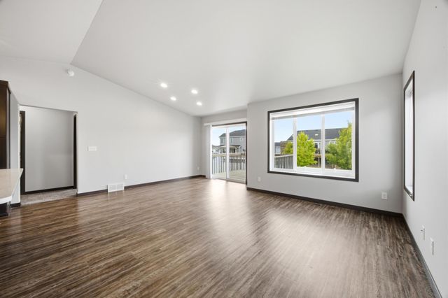 6073 Autumn Drive S, Fargo, ND 58104