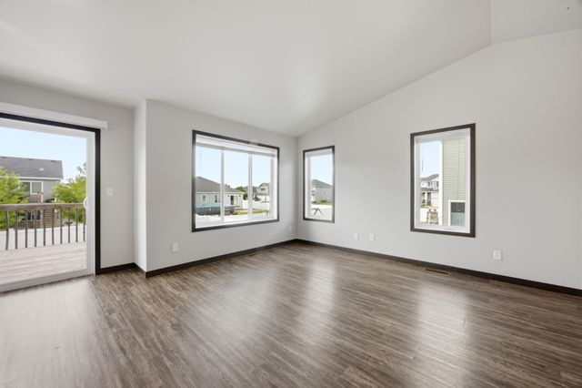 6073 Autumn Drive S, Fargo, ND 58104