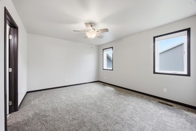 6073 Autumn Drive S, Fargo, ND 58104