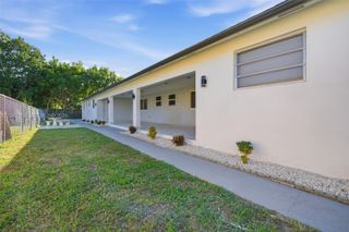 2440 Hayes St, Hollywood, FL 33020