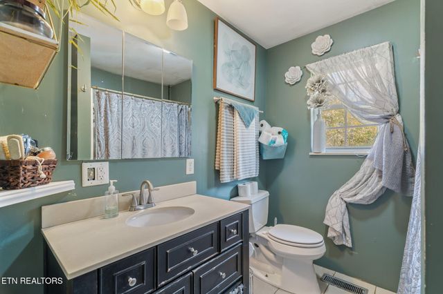 3607 Airport Rd, Rockwood, TN 37854