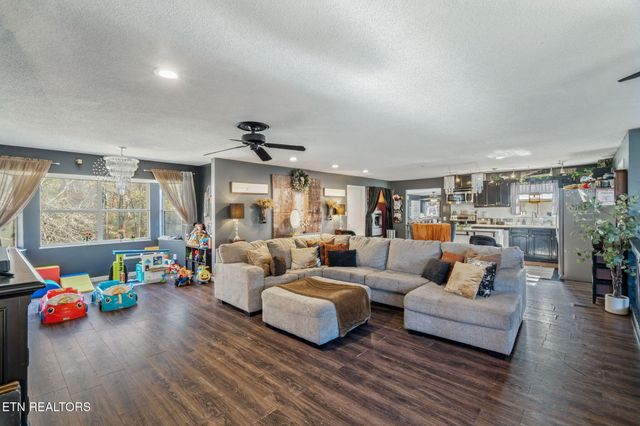 3607 Airport Rd, Rockwood, TN 37854