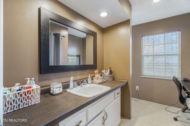 3607 Airport Rd, Rockwood, TN 37854