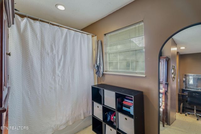 3607 Airport Rd, Rockwood, TN 37854