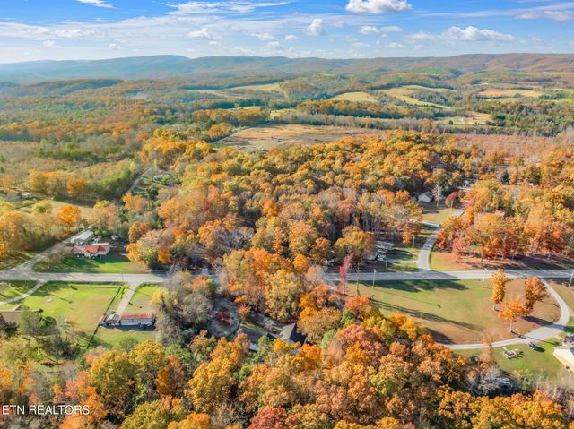 3607 Airport Rd, Rockwood, TN 37854