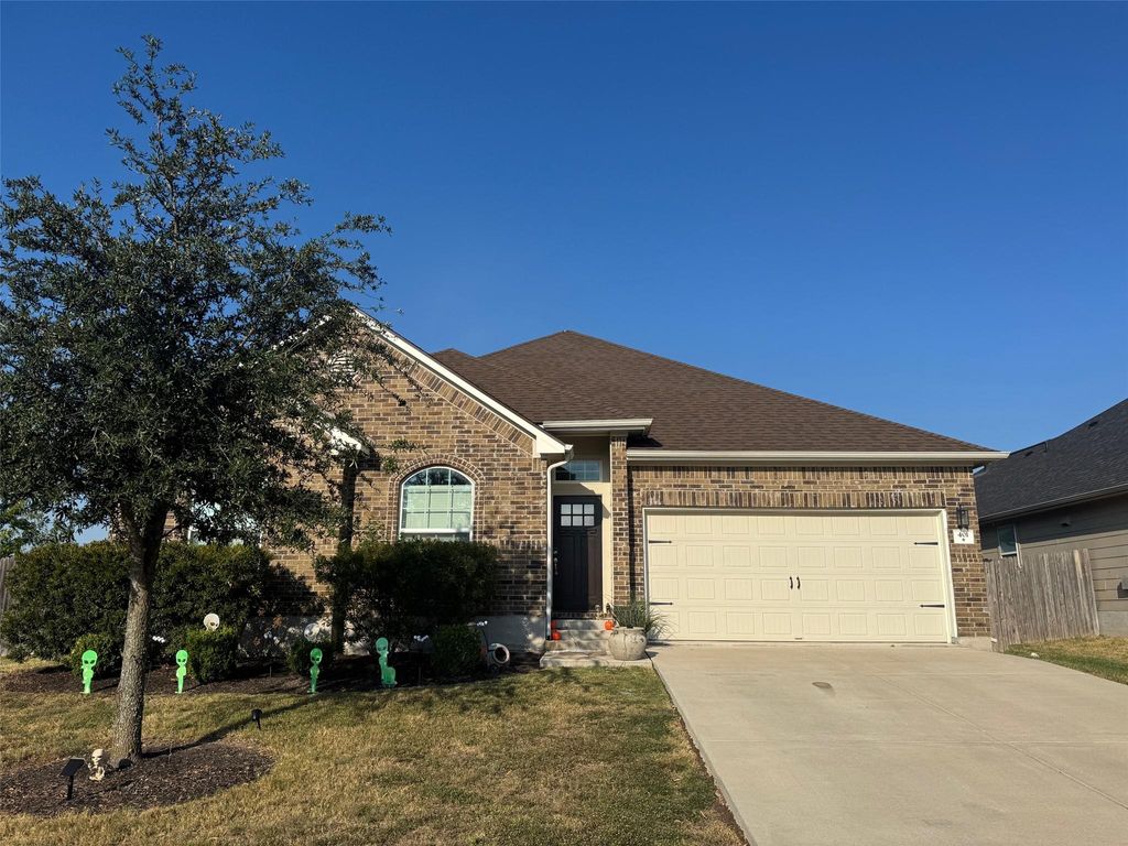 401 Hyltin ST, Hutto, TX 78634