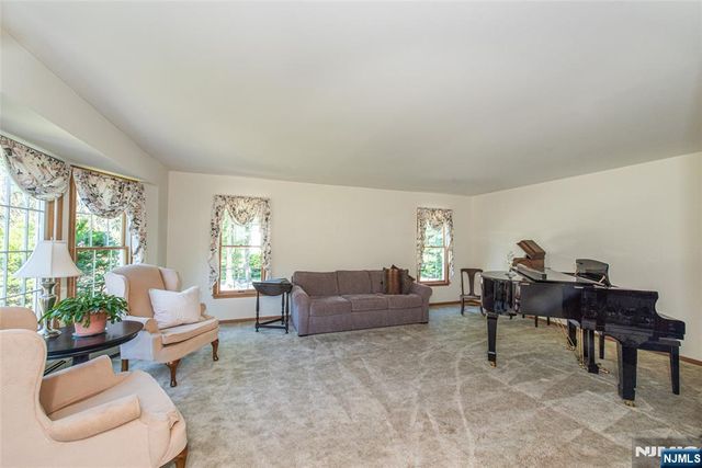 2 Baron Road, West Milford, NJ 07480